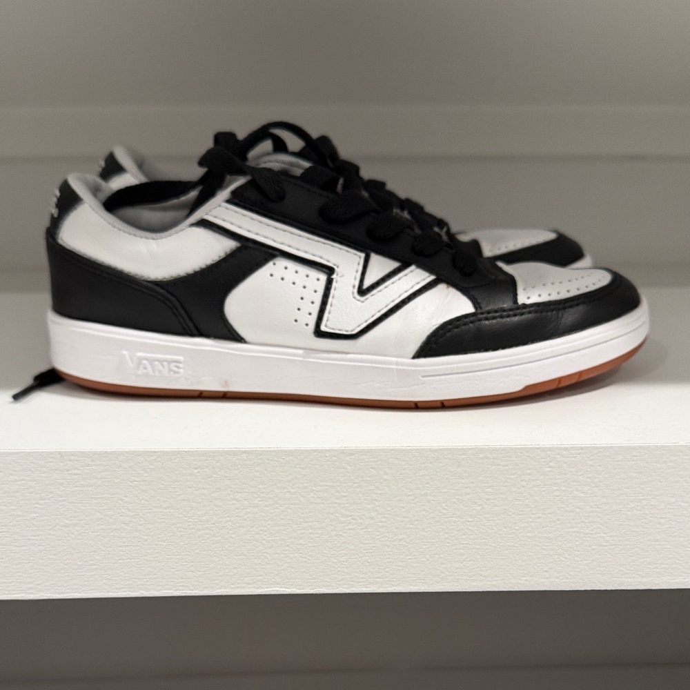 Vans Womens Black and White Low-Top Sneakers - Picture 3 of 7